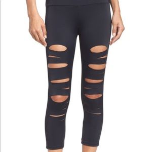Never-worn Onzie Shred Capri Leggings (S/M)